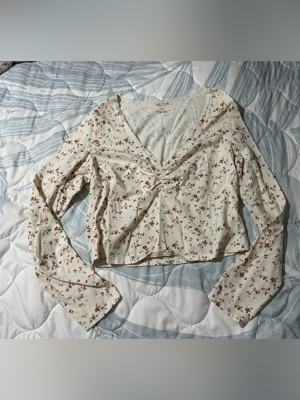 Arizona Jean Company Cream Floral Twist-Front V-Neck Long Sleeve Top